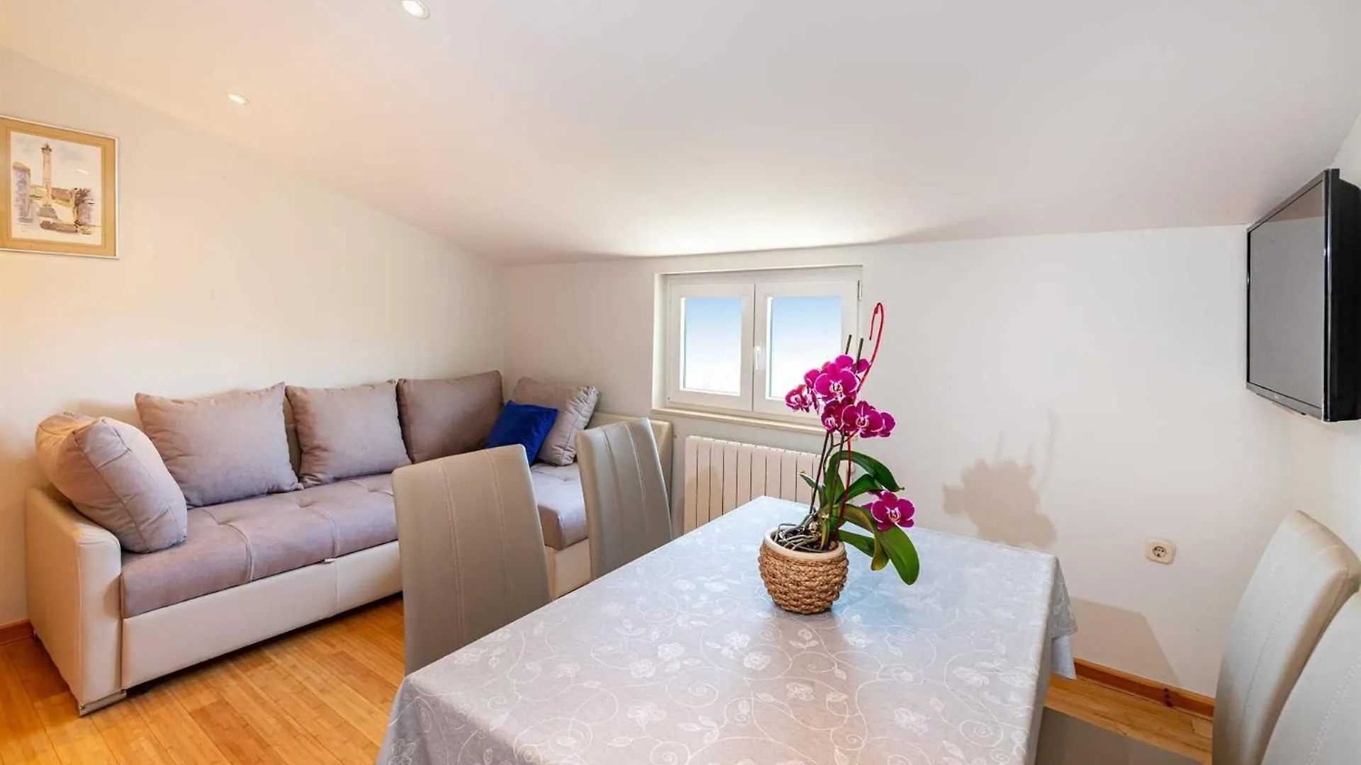 Apartment House Simoni With Pool, Zadar County Privlaka  Holiday home Privlaka (Zadar)
