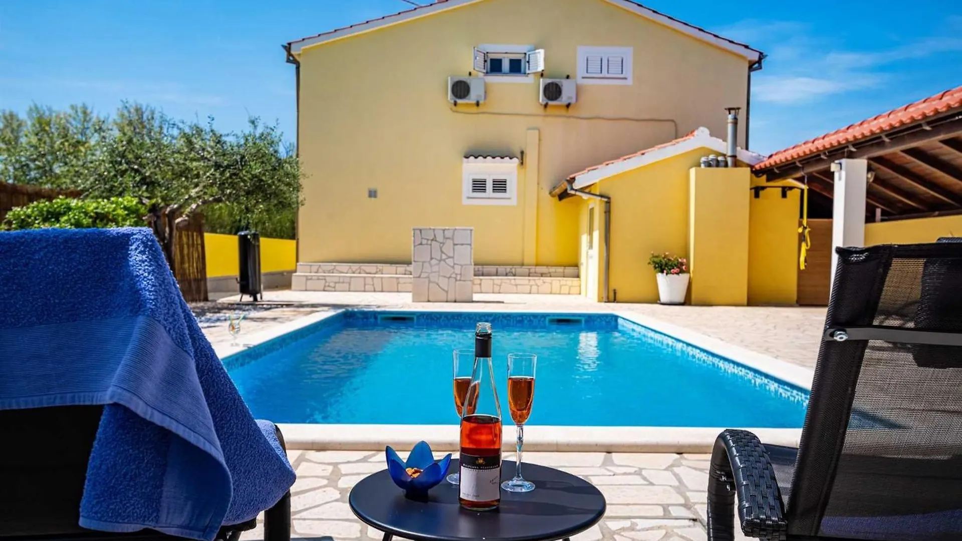 Apartment House Simoni With Pool, Zadar County Privlaka  Holiday home