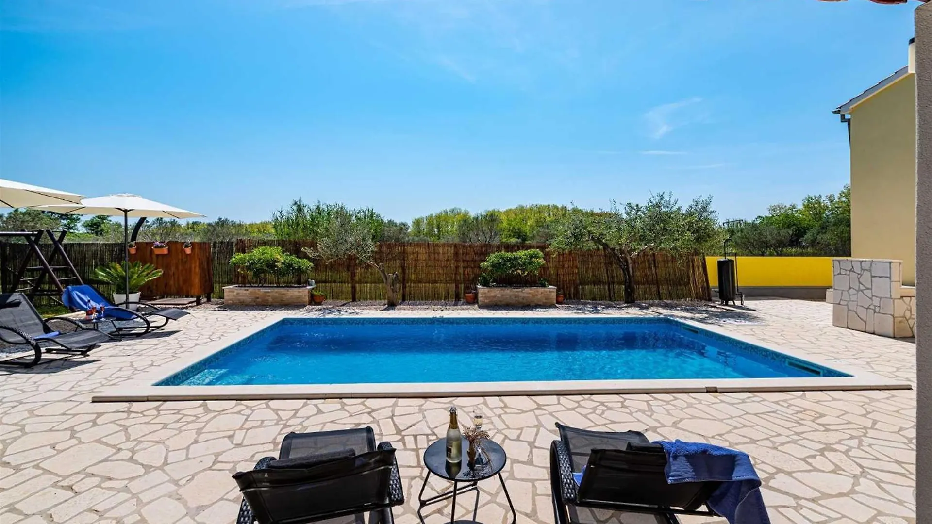 Apartment House Simoni With Pool, Zadar County Privlaka  Holiday home