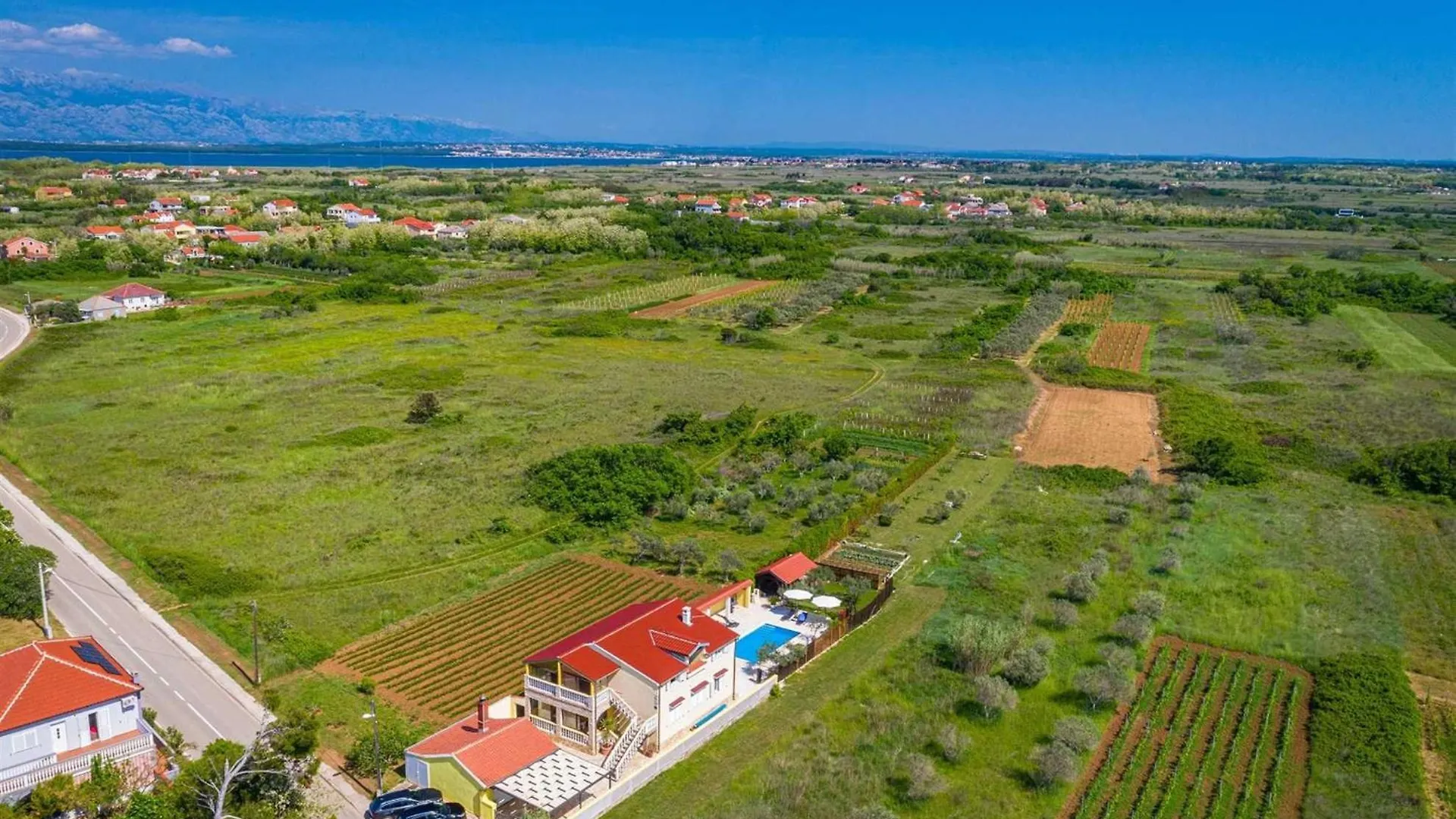 Holiday home Apartment House Simoni With Pool, Zadar County Privlaka