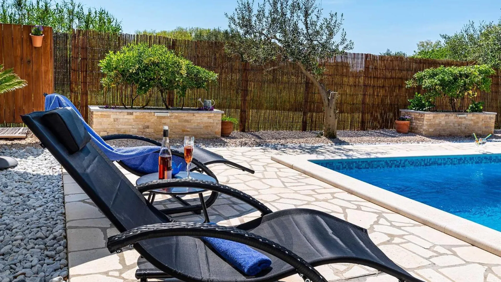 Apartment House Simoni With Pool, Zadar County Privlaka  Croatia