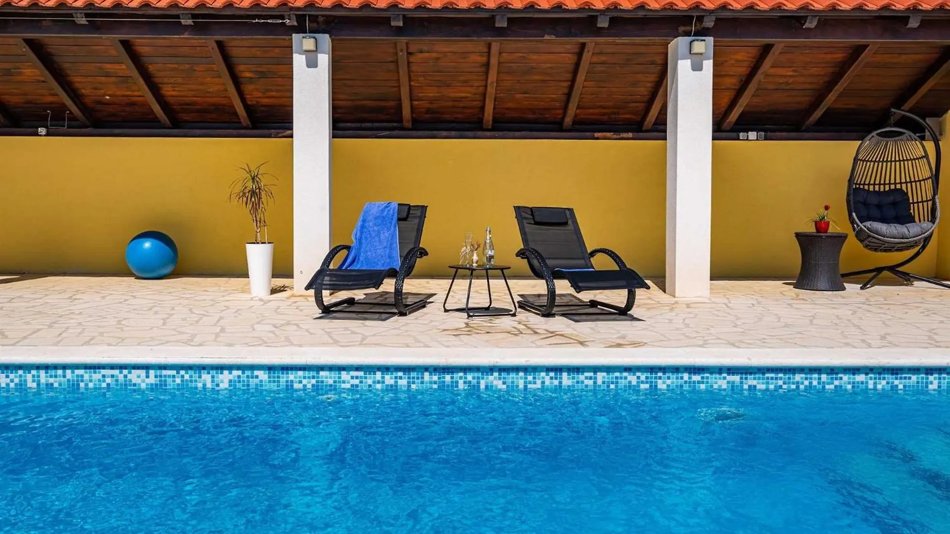 Apartment House Simoni With Pool, Zadar County Privlaka  Holiday home Privlaka (Zadar)