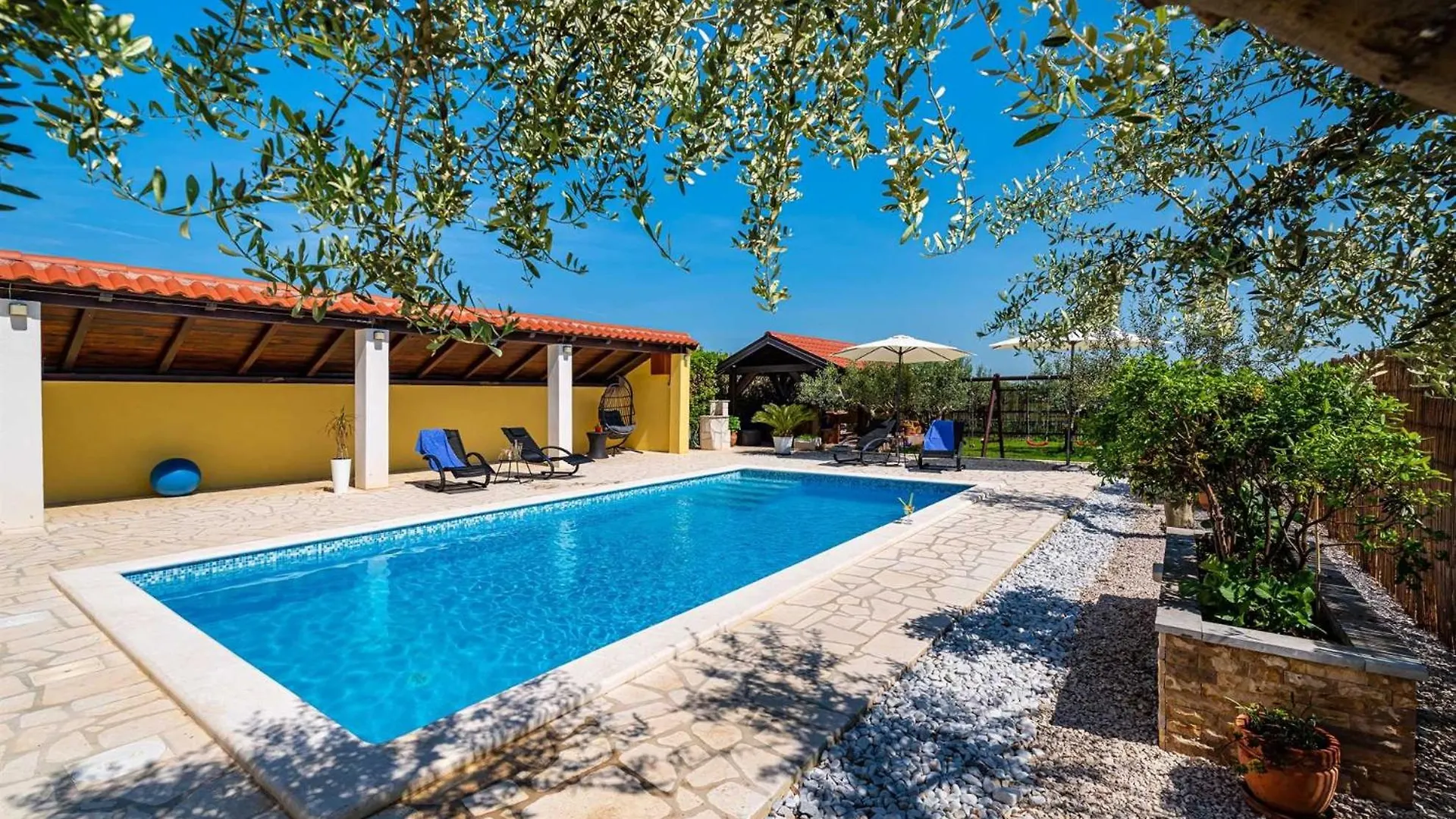 Apartment House Simoni With Pool, Zadar County Privlaka  Privlaka (Zadar)
