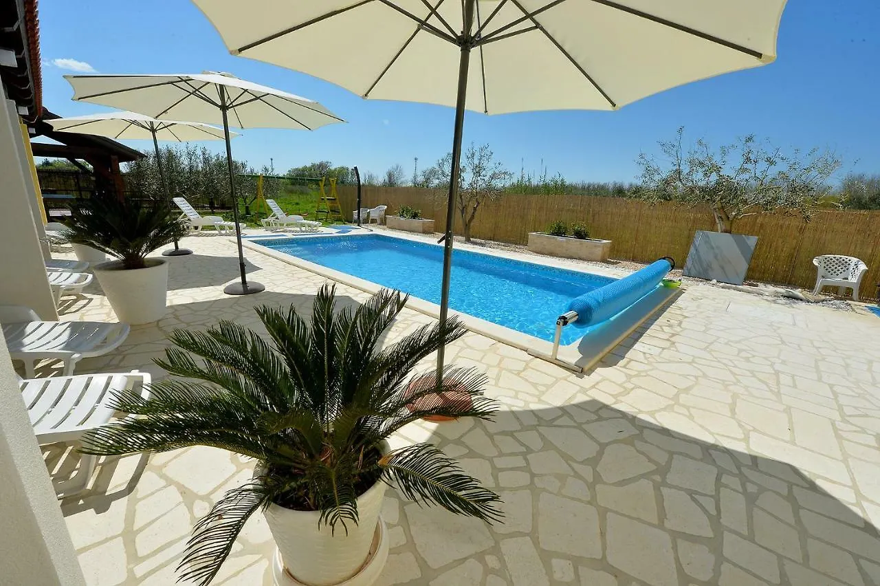 Apartment House Simoni With Pool, Zadar County Privlaka  Holiday home Privlaka (Zadar)
