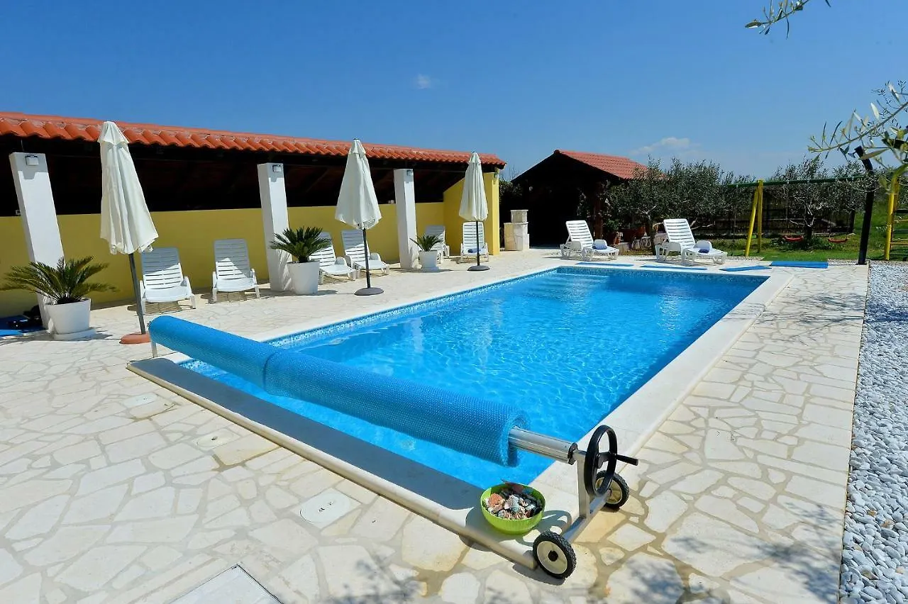 Holiday home Apartment House Simoni With Pool, Zadar County Privlaka