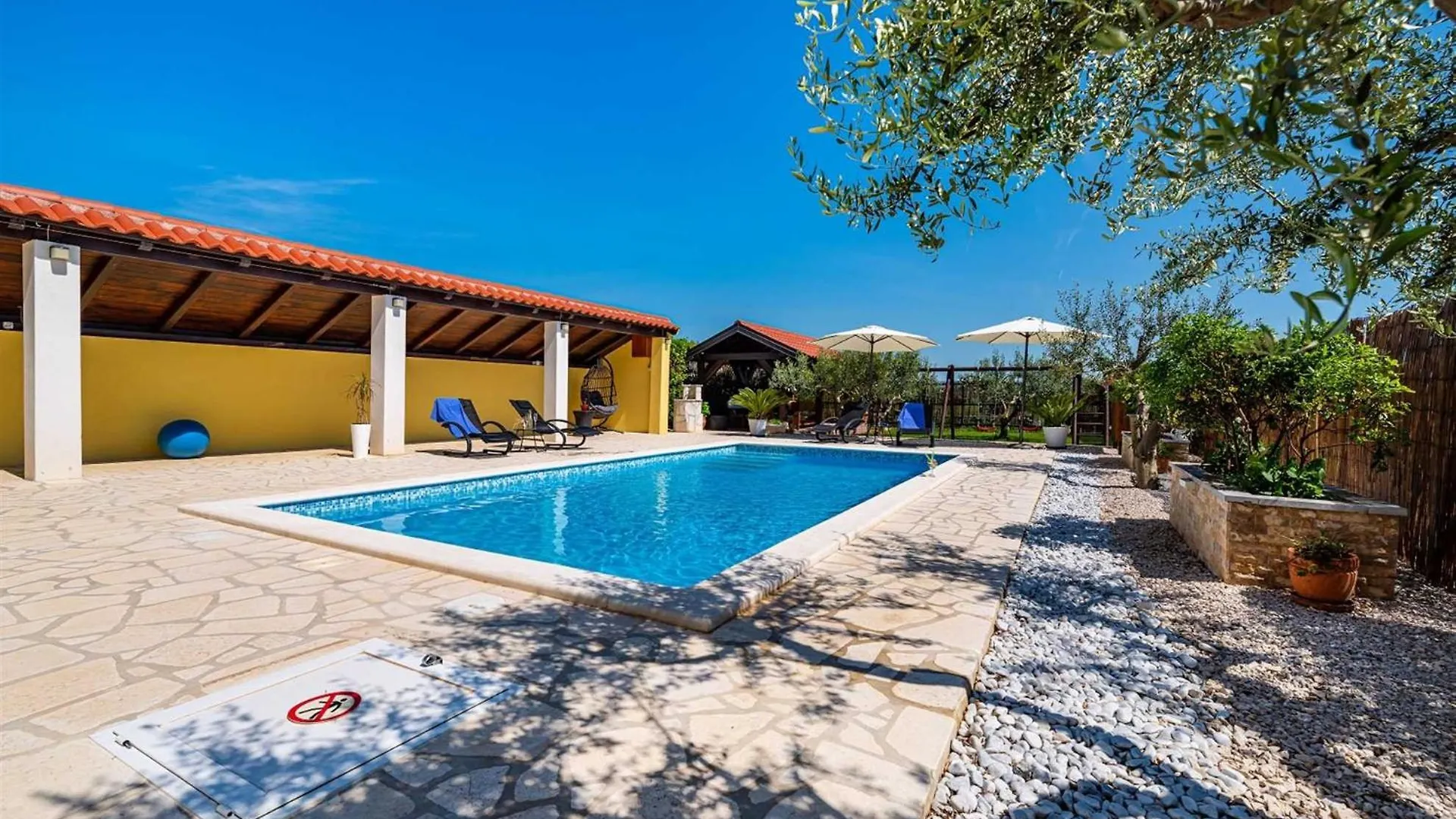 Apartment House Simoni With Pool, Zadar County Privlaka  0*, Privlaka (Zadar)